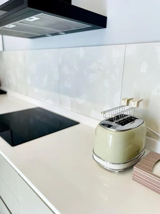 Locatelli Apartments - Patio Living 