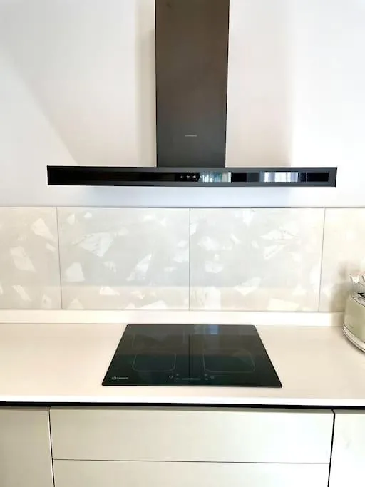 Locatelli Apartments - Patio Living 