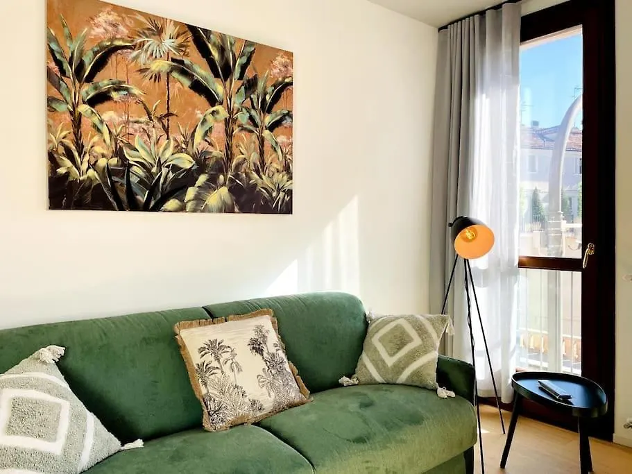 Locatelli Apartments - Patio Living 