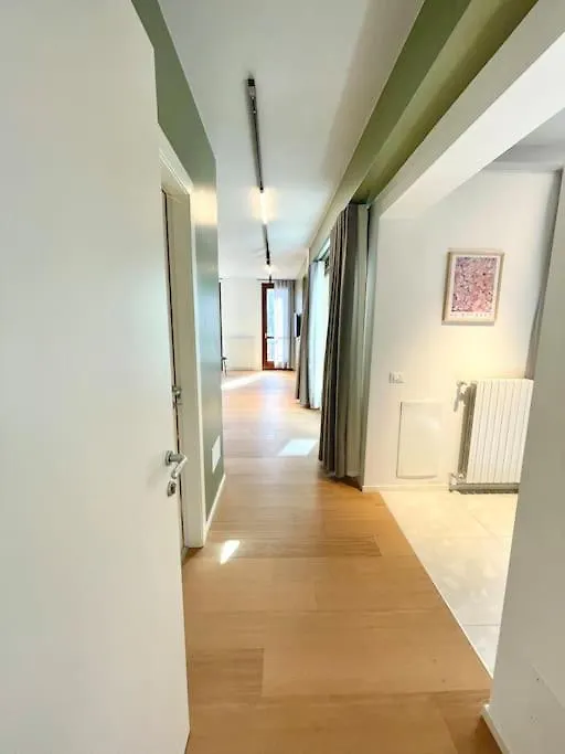 Locatelli Apartments - Patio Living 