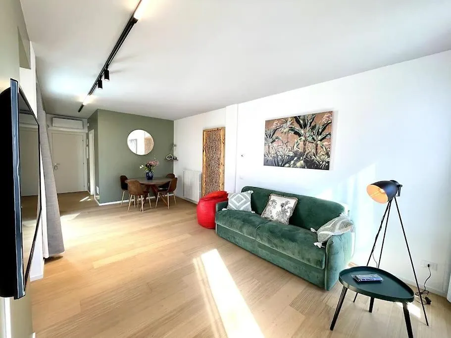 Locatelli Apartments - Patio Living 
